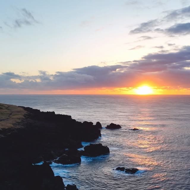 夕日と海岸線の空撮