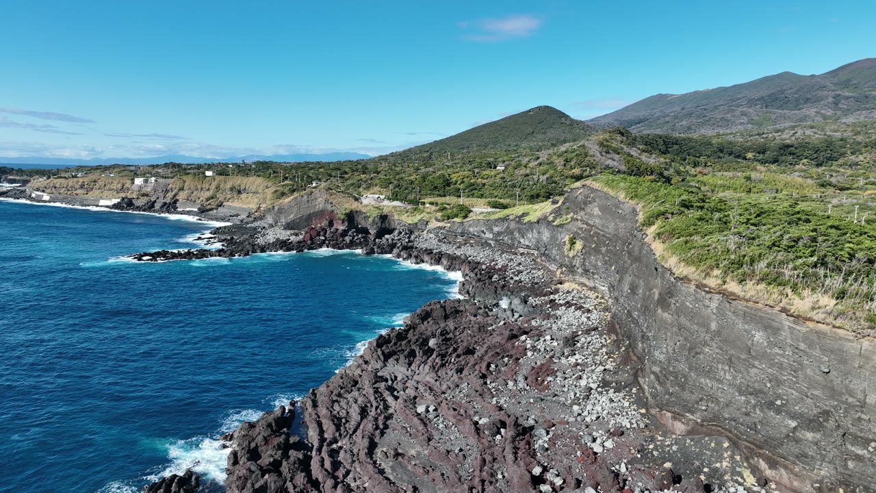火山の海岸線 空撮